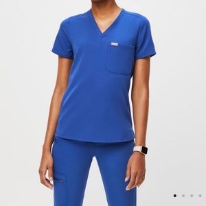 FIGS women's Winning Blue Catarina™ - One-Pocket Scrub Top